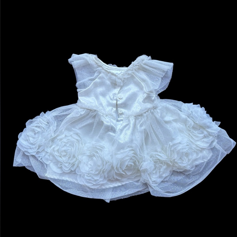 ✨ White baby girl dress with buttons and ruffles, made for a special occasion✨